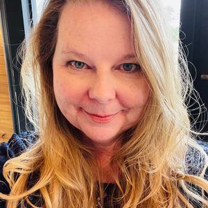 Meet your Posher, Leigh